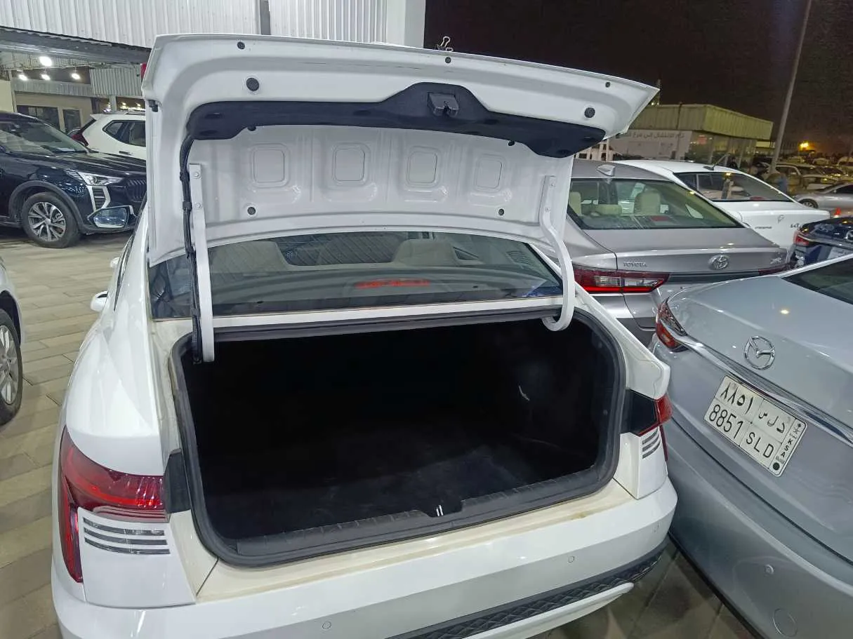 Car image 21