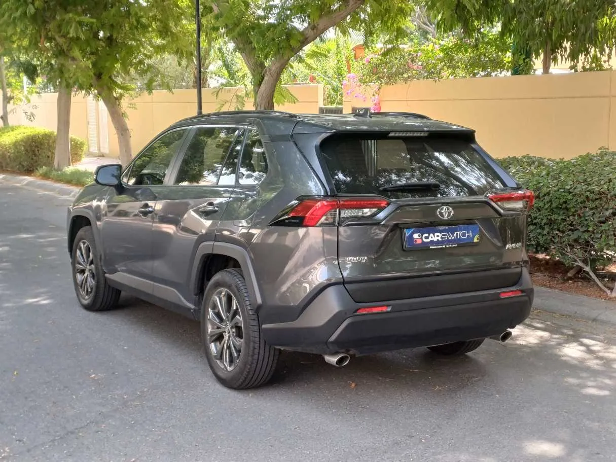 Car image 7