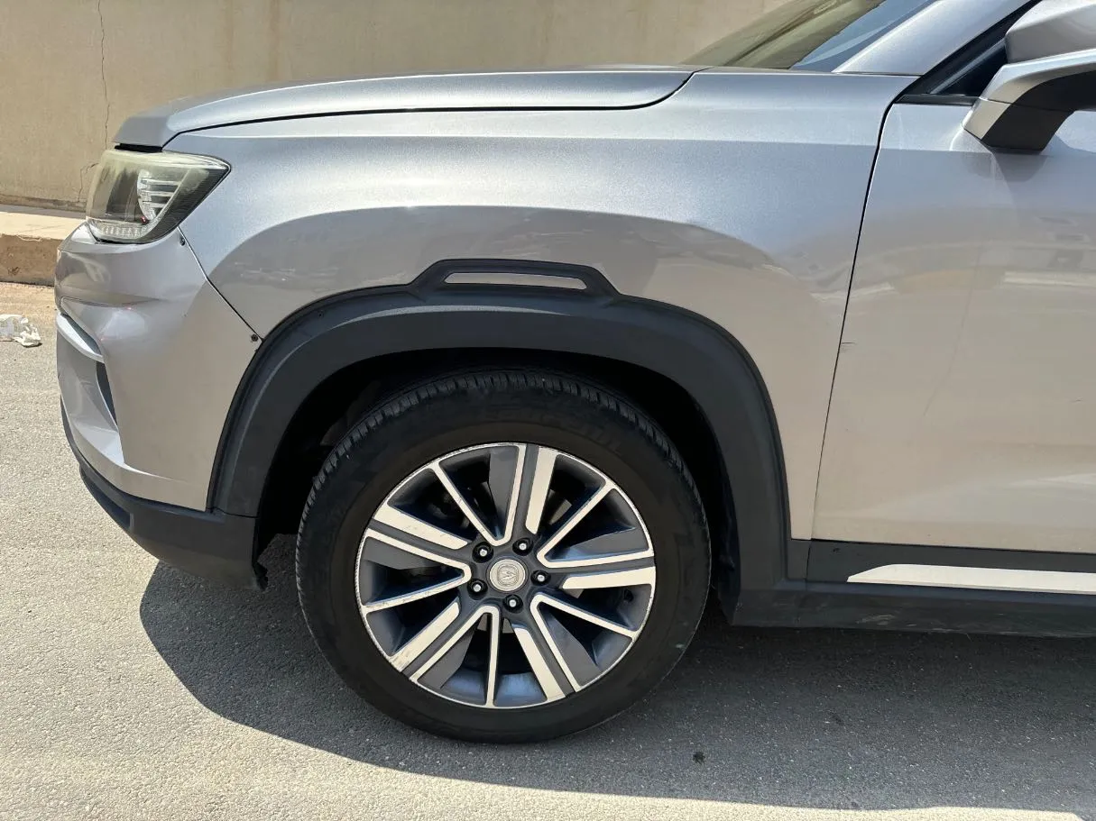 Car image 8