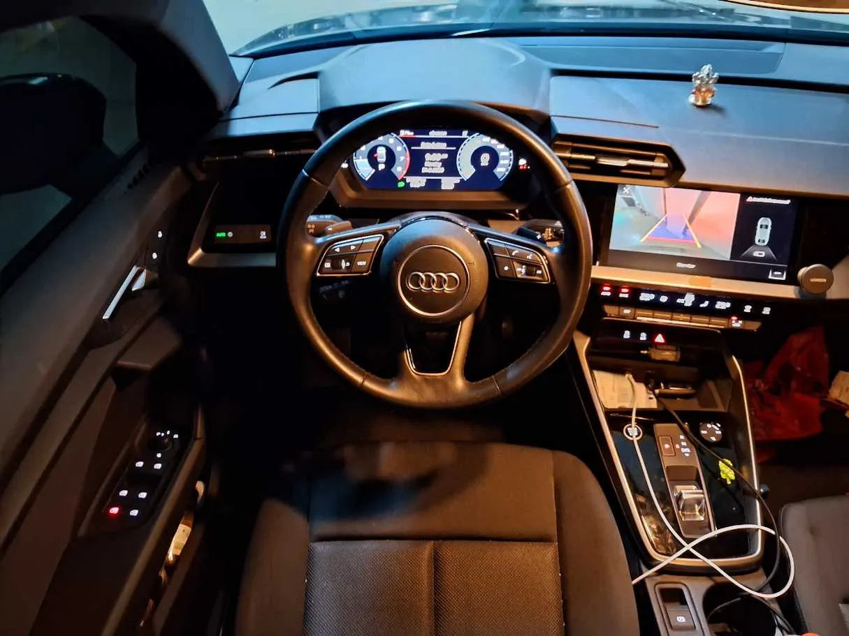 Car image 18