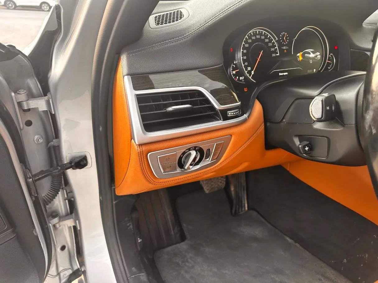 Car image 29