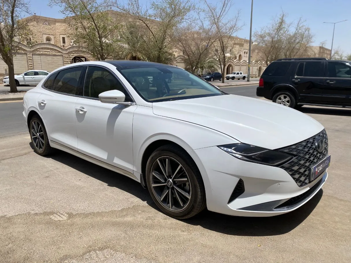 Car image 3