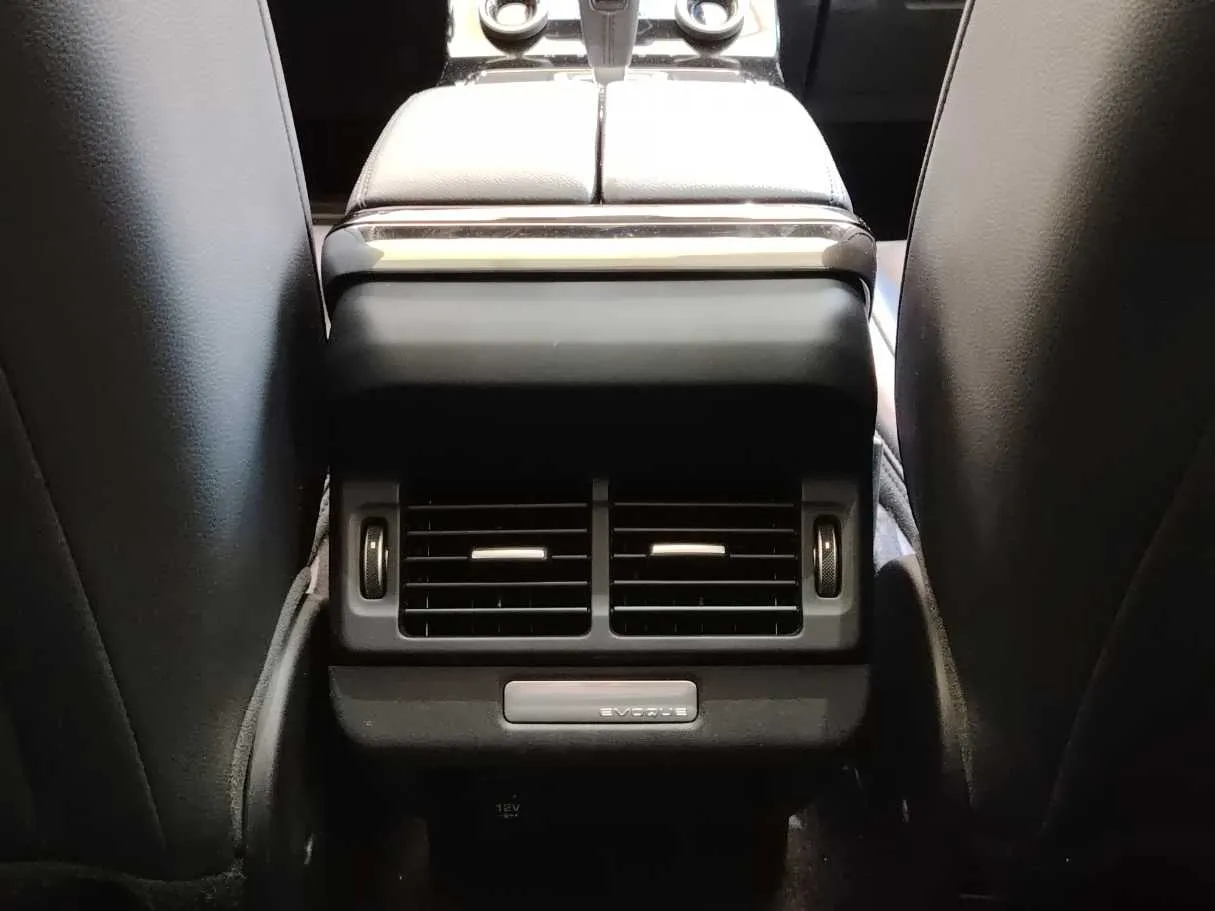 Car image 26