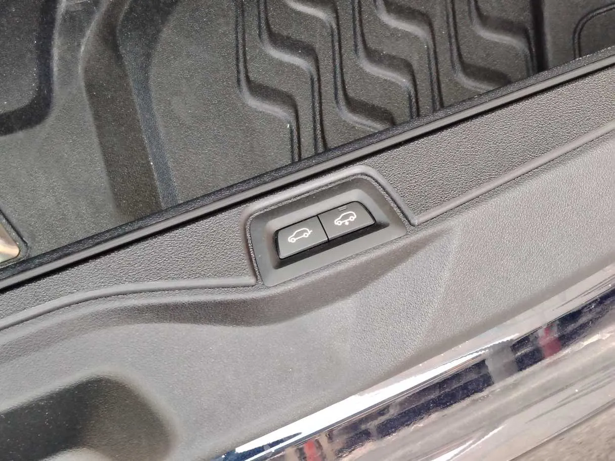 Car image 36