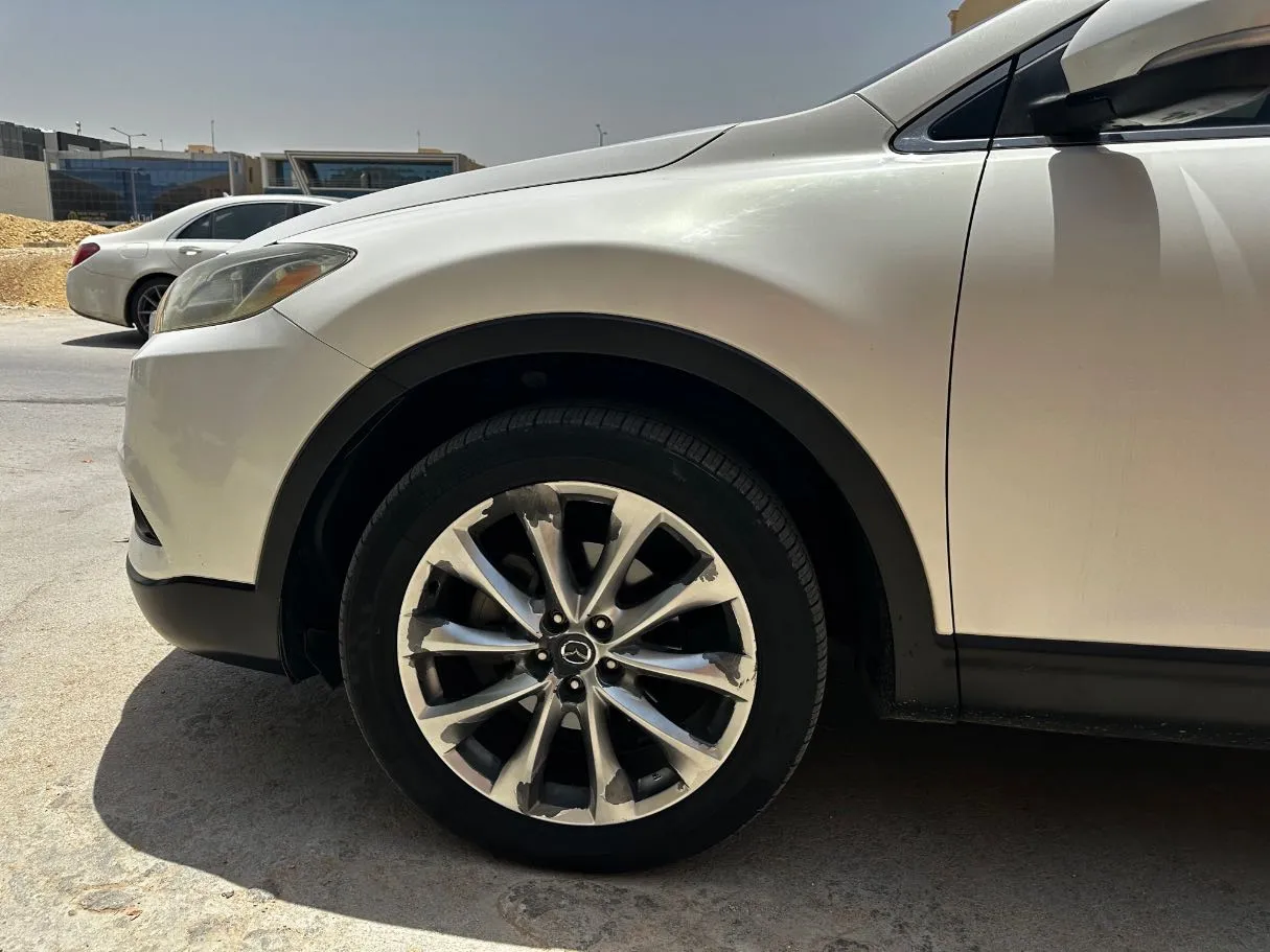 Car image 9