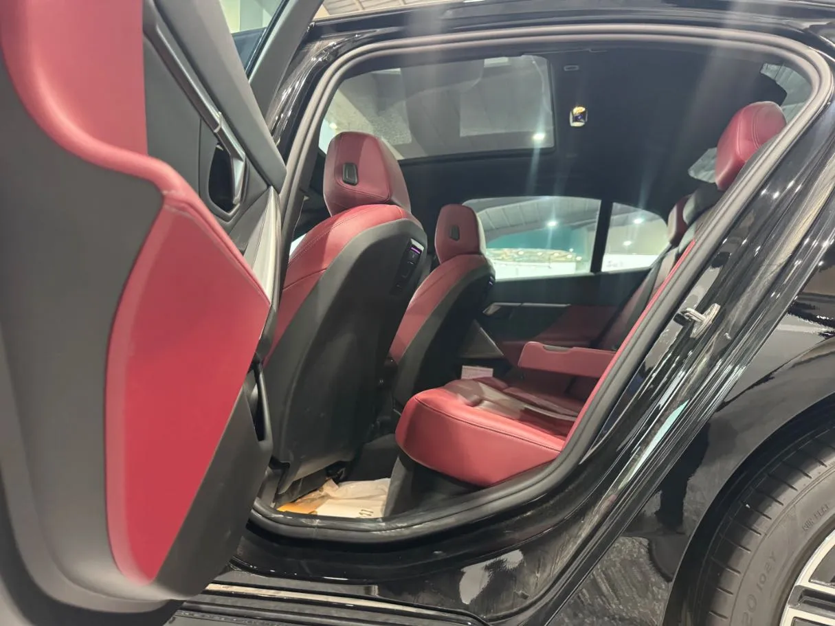 Car image 13