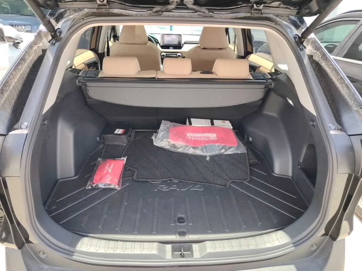 Car image 30