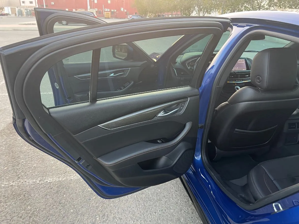 Car image 13