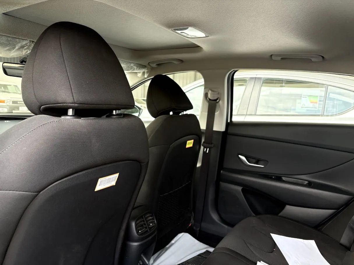 Car image 16