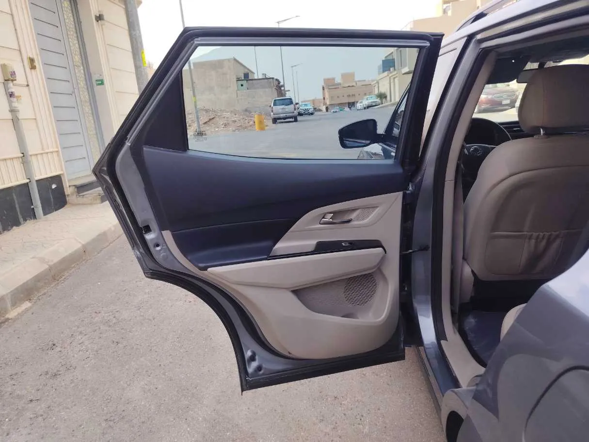 Car image 15