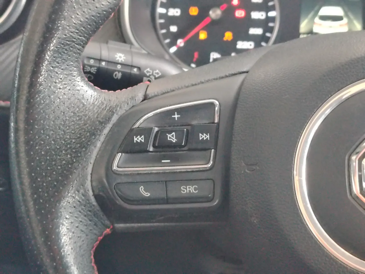 Car image 26