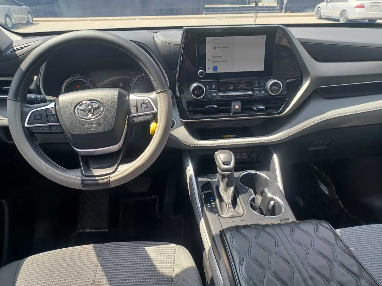 Car image 16