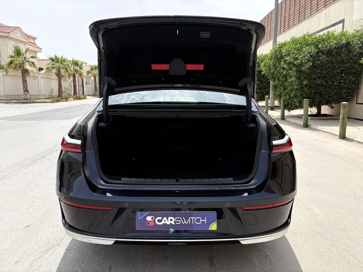Car image 27