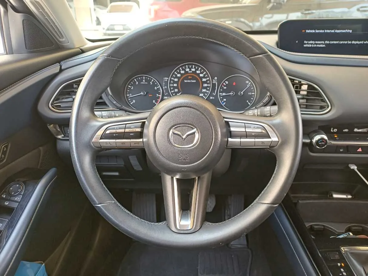 Car image 18