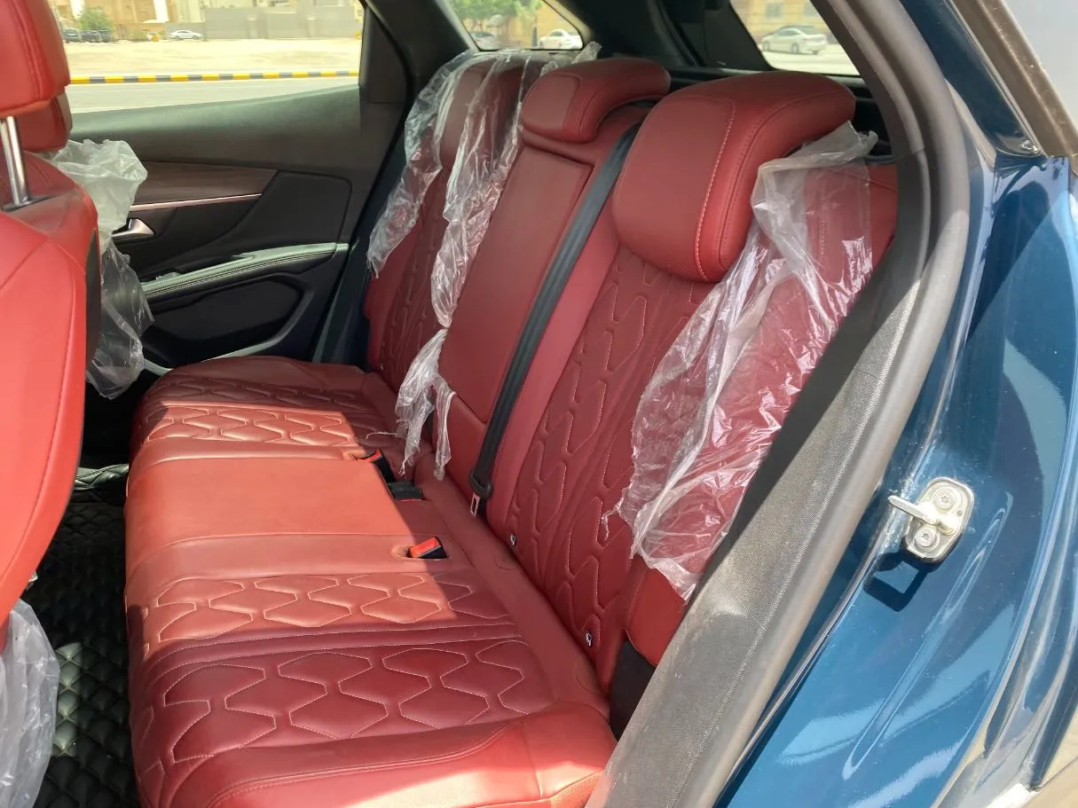 Car image 13