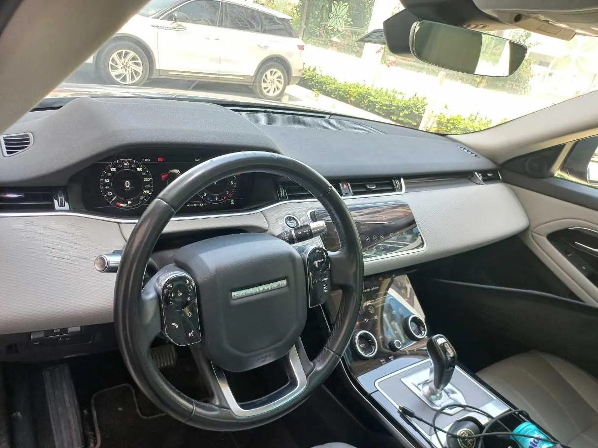 Car image 11
