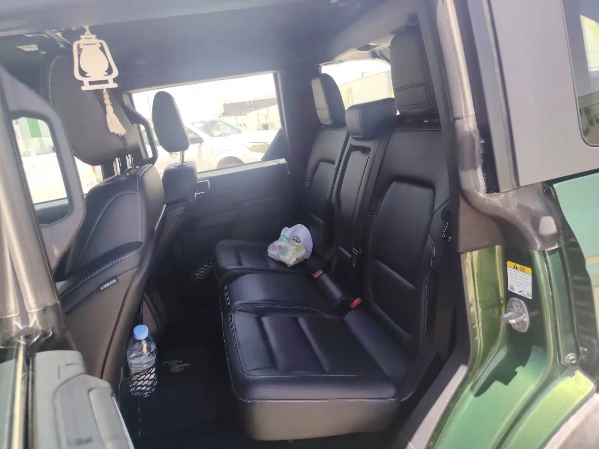 Car image 16