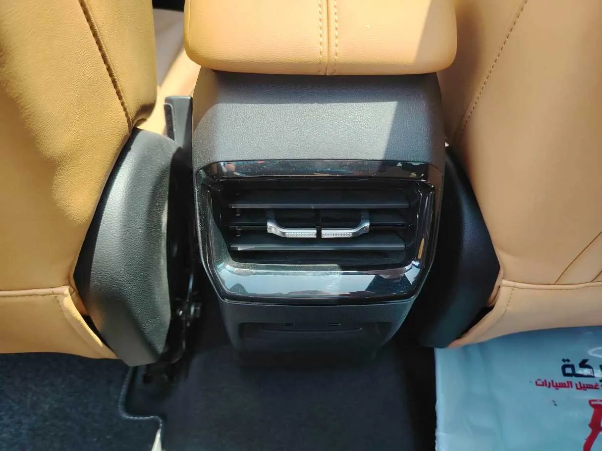 Car image 32