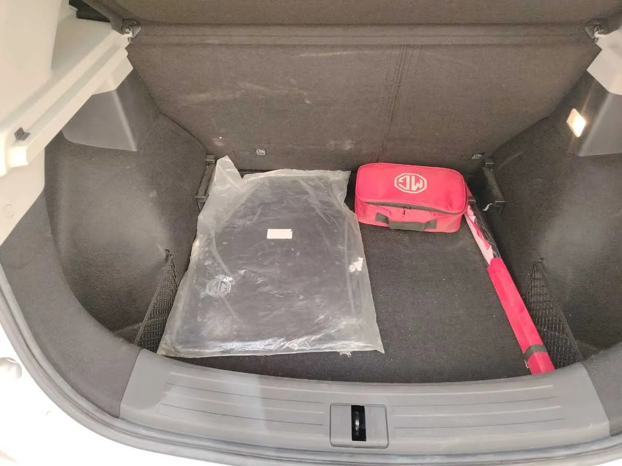 Car image 32