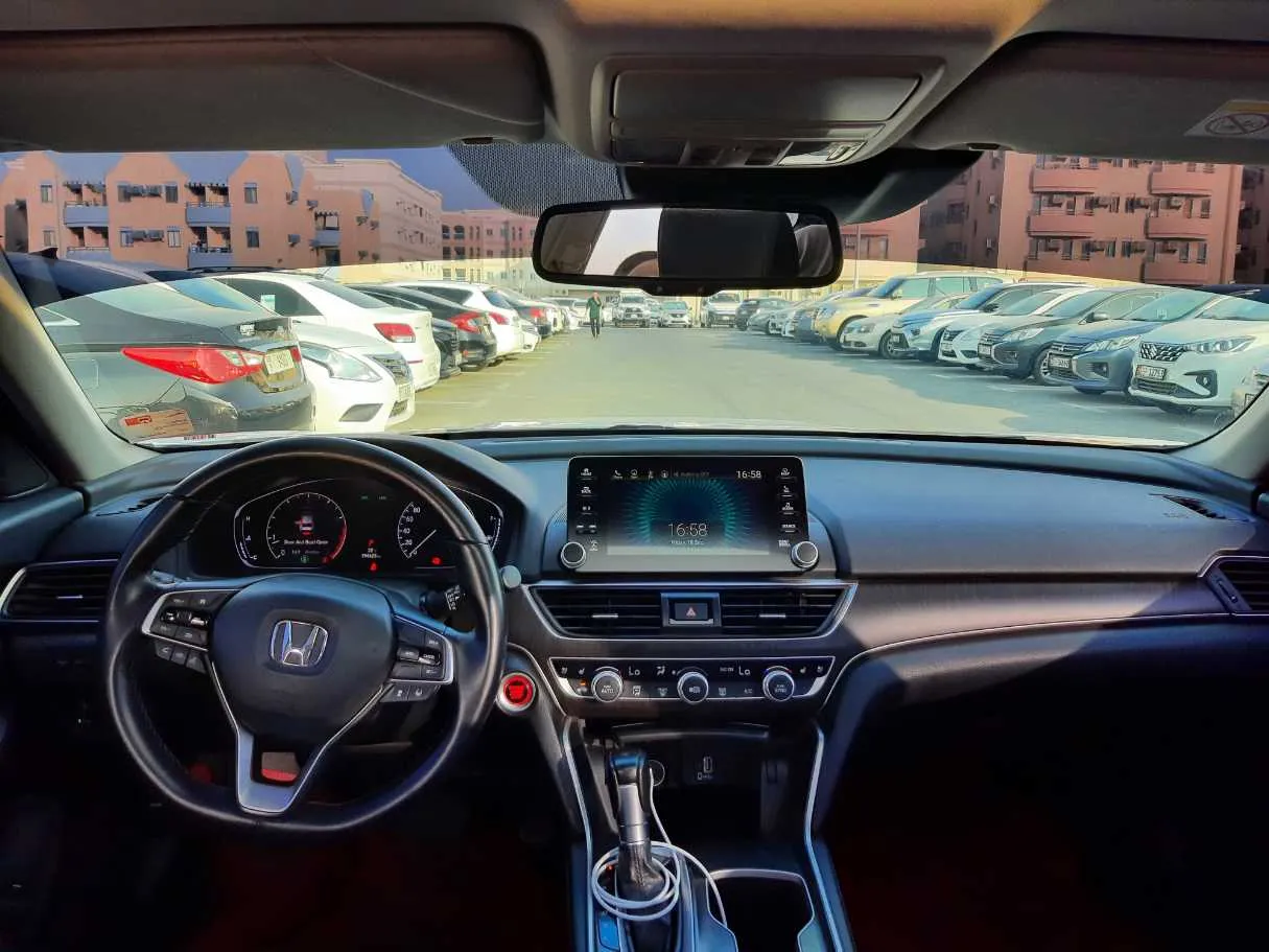 Car image 16
