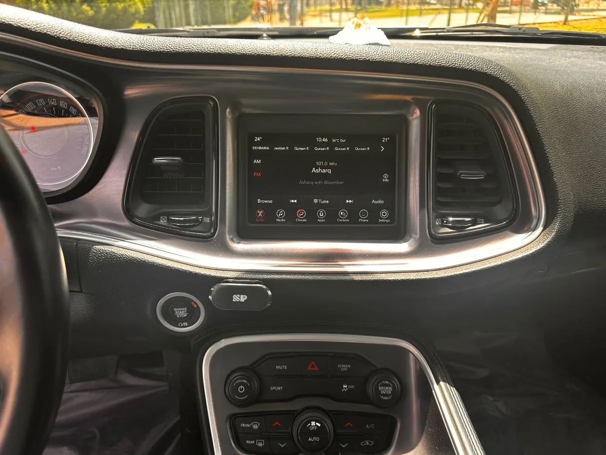 Car image 16