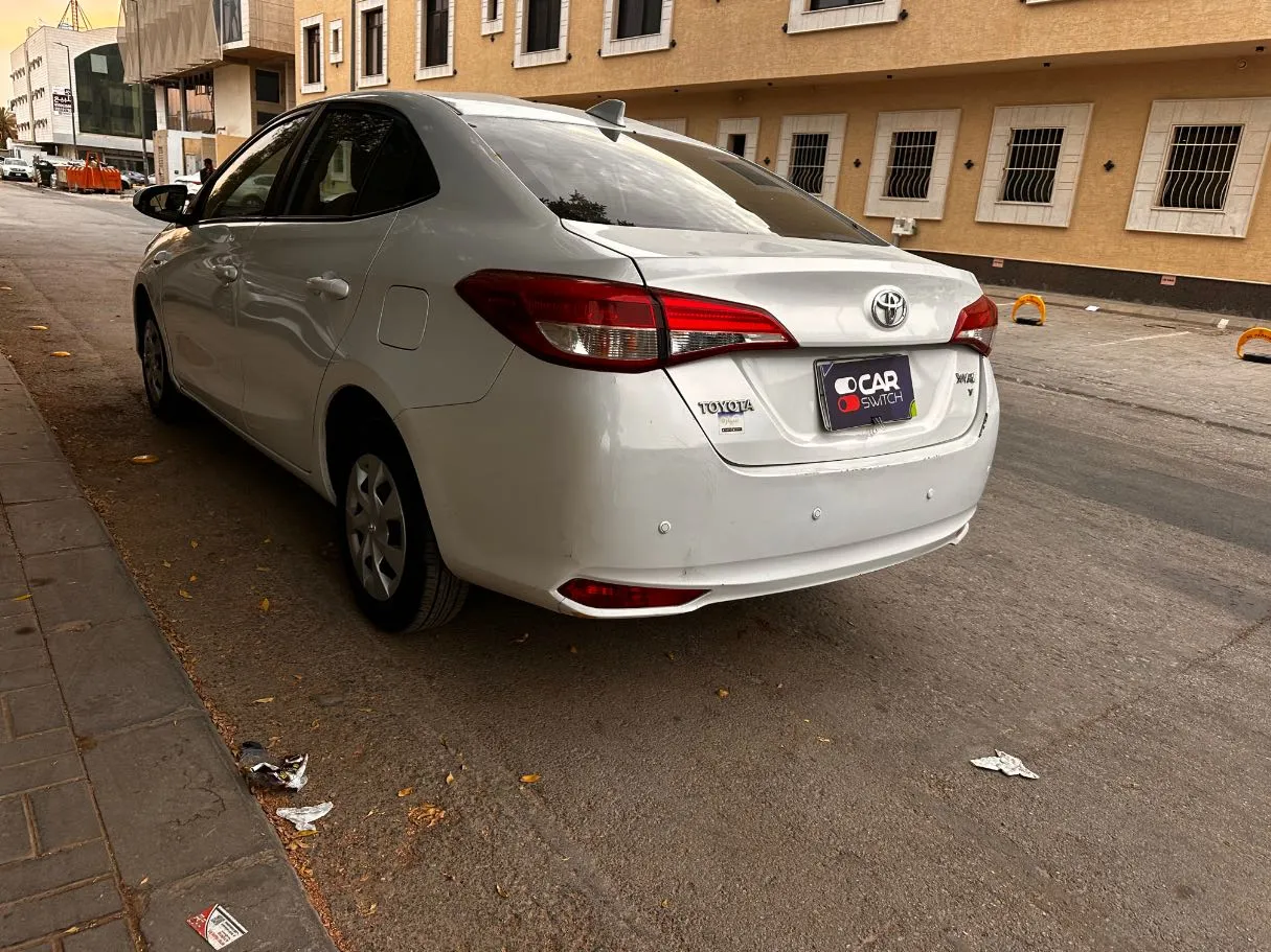 Car image 8