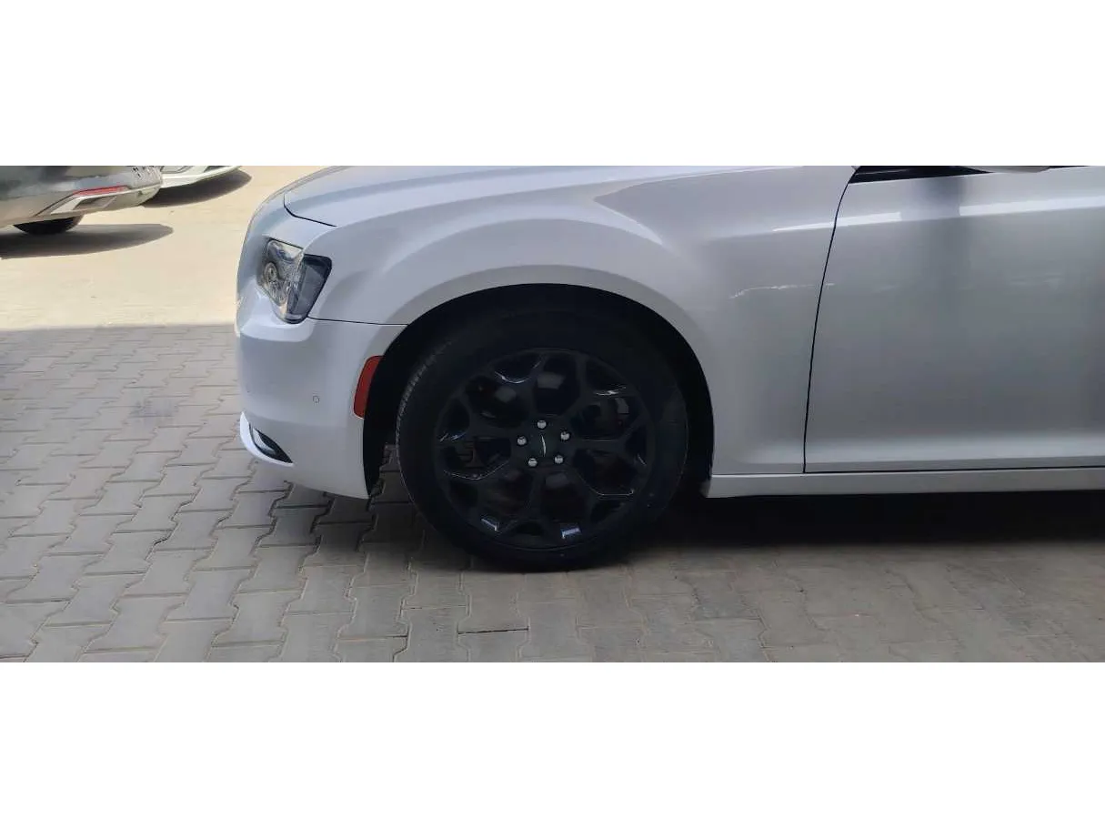 Car image 9