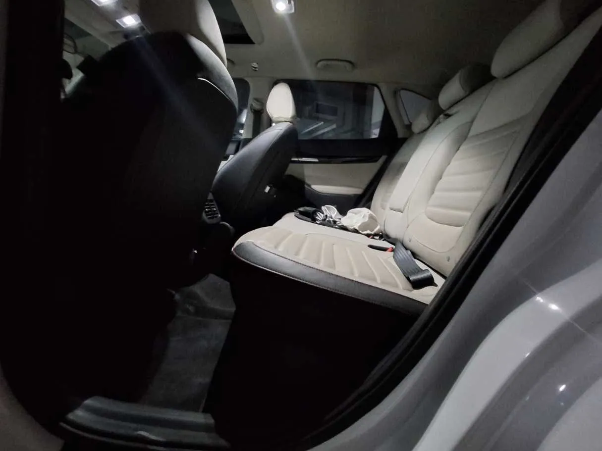 Car image 13