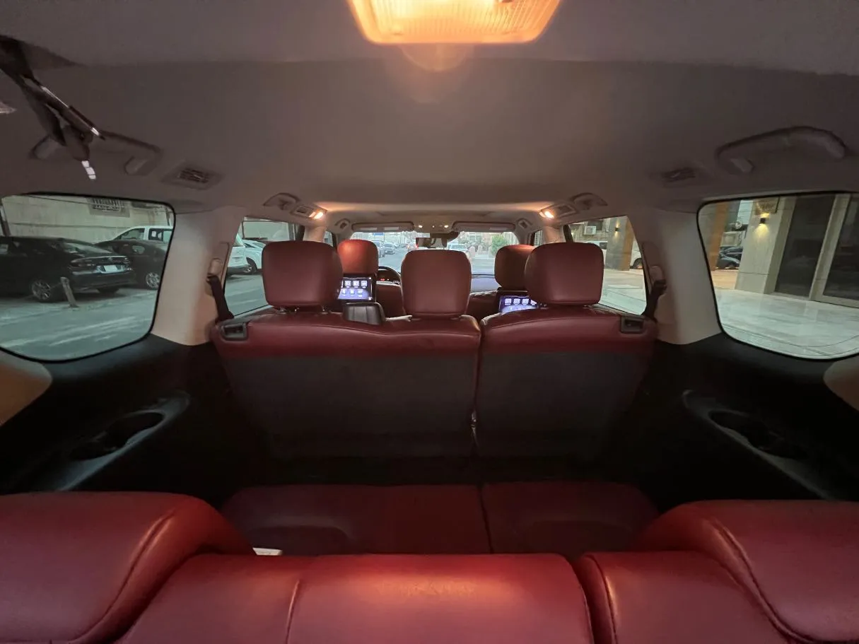 Car image 27