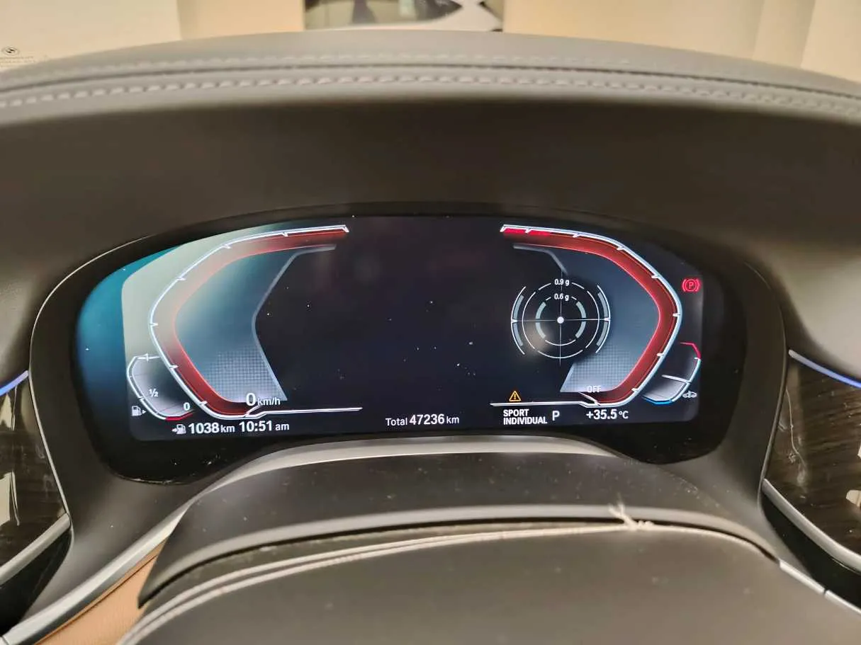 Car image 30