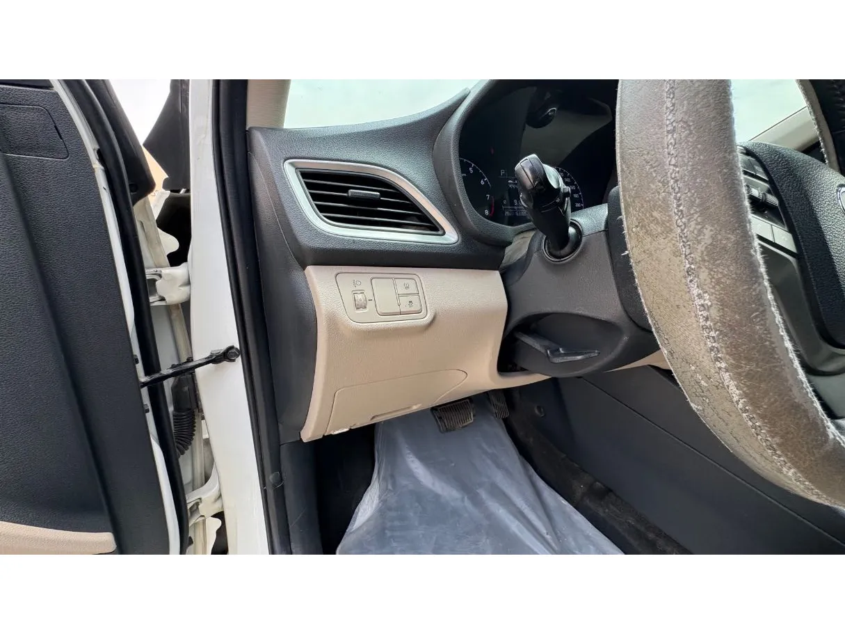 Car image 23