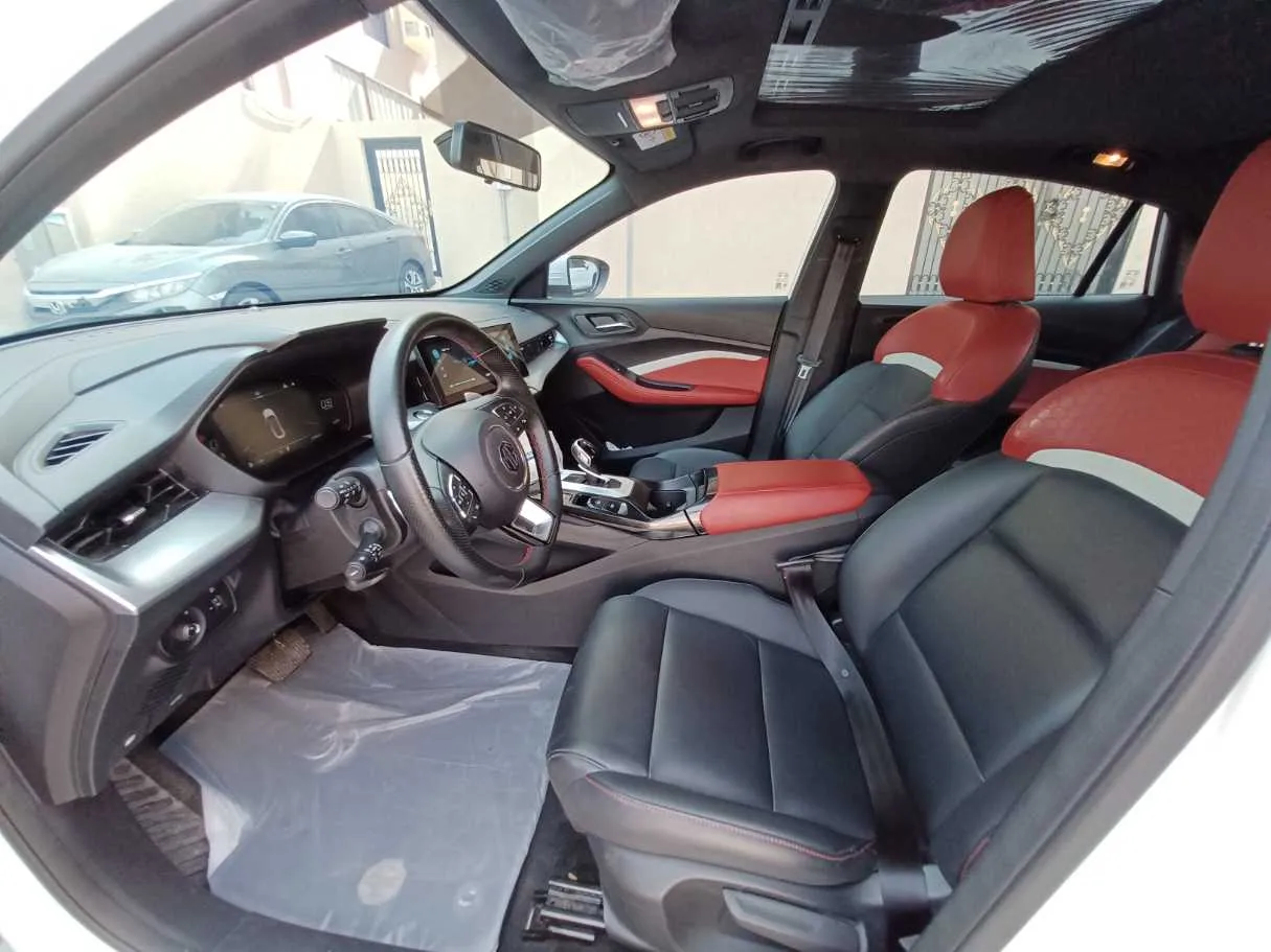 Car image 10