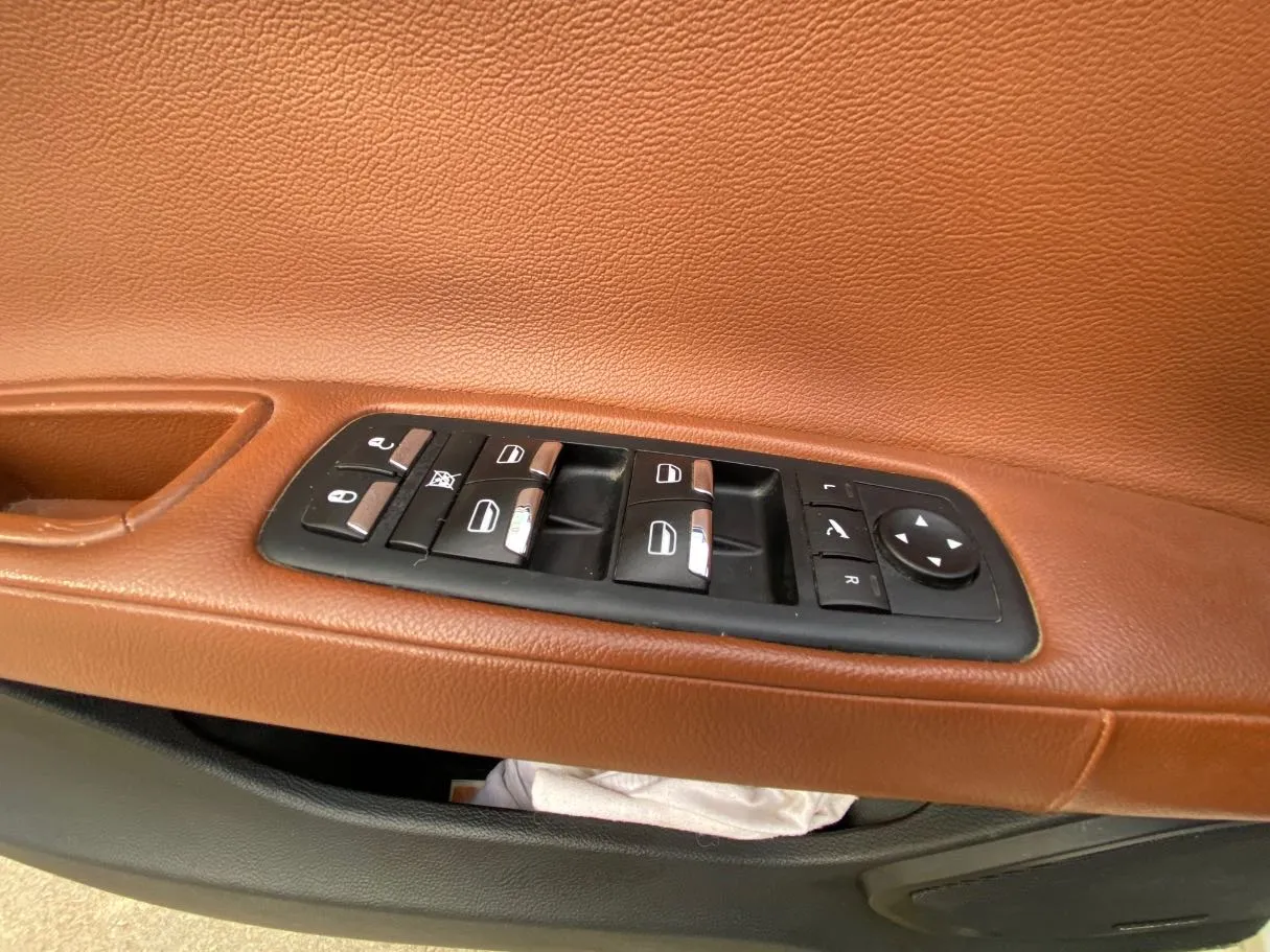 Car image 27