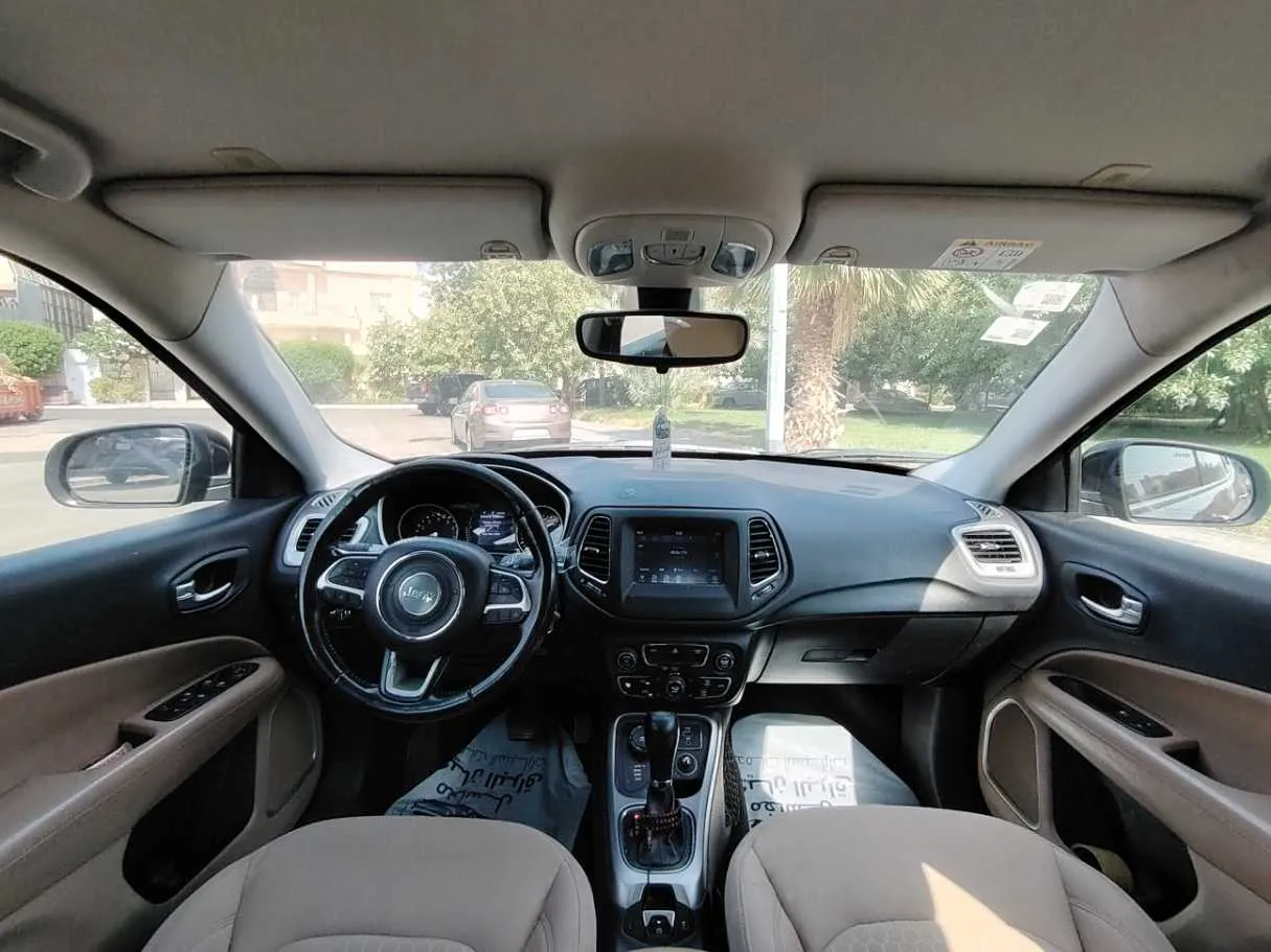 Car image 17