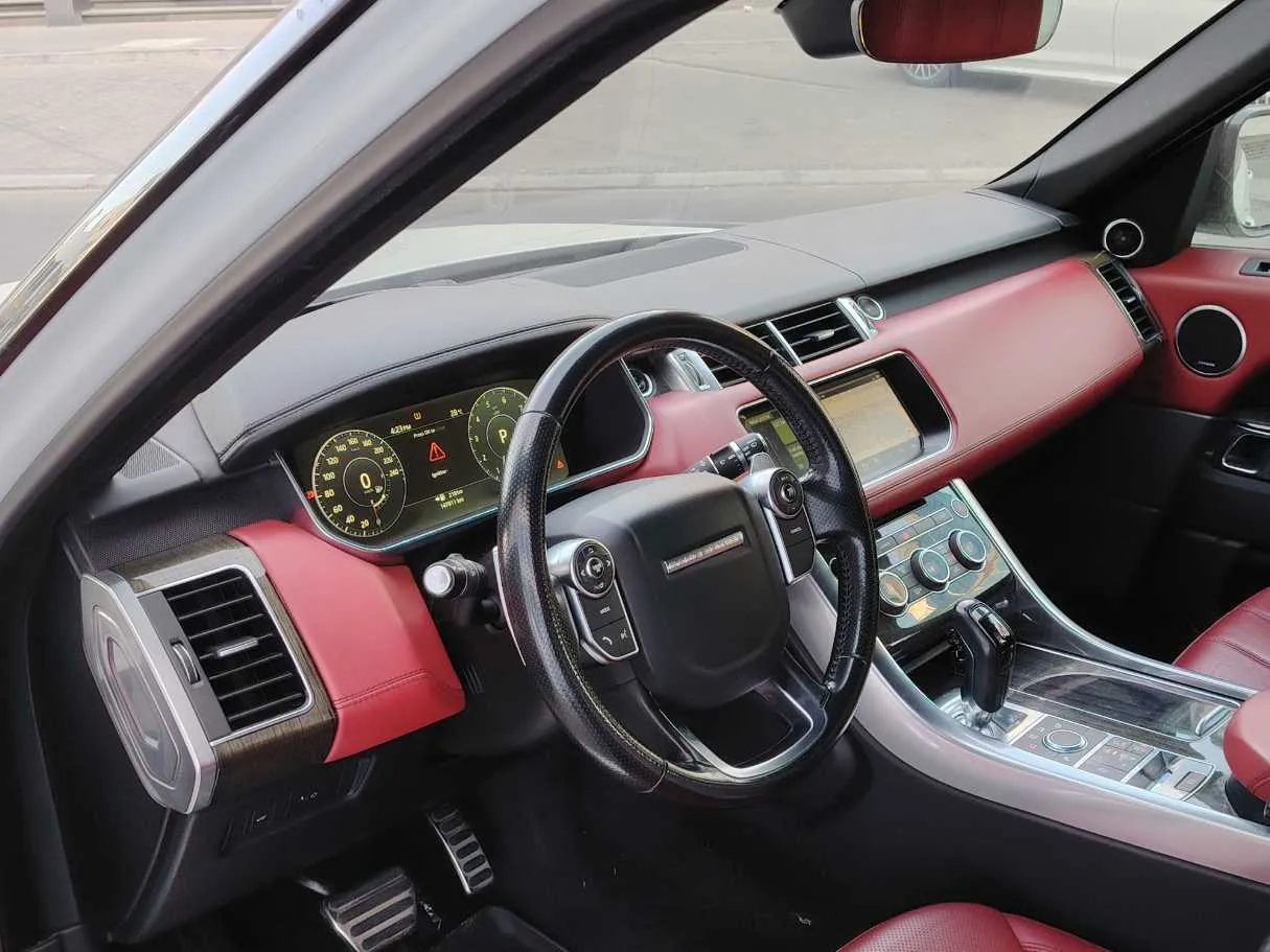 Car image 13