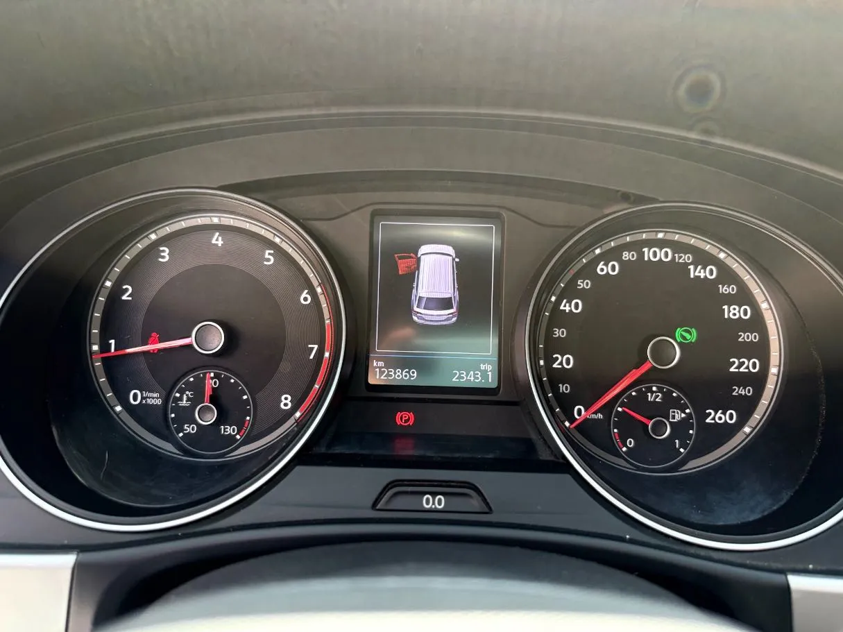 Car image 26
