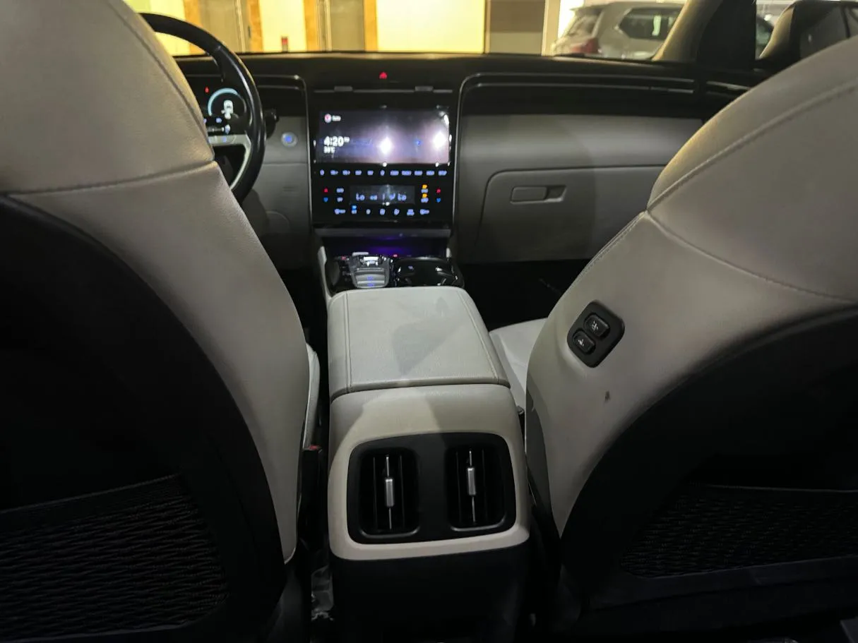 Car image 21