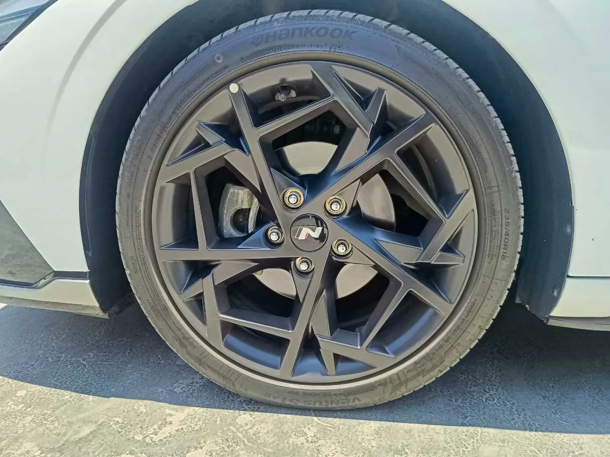 Car image 10