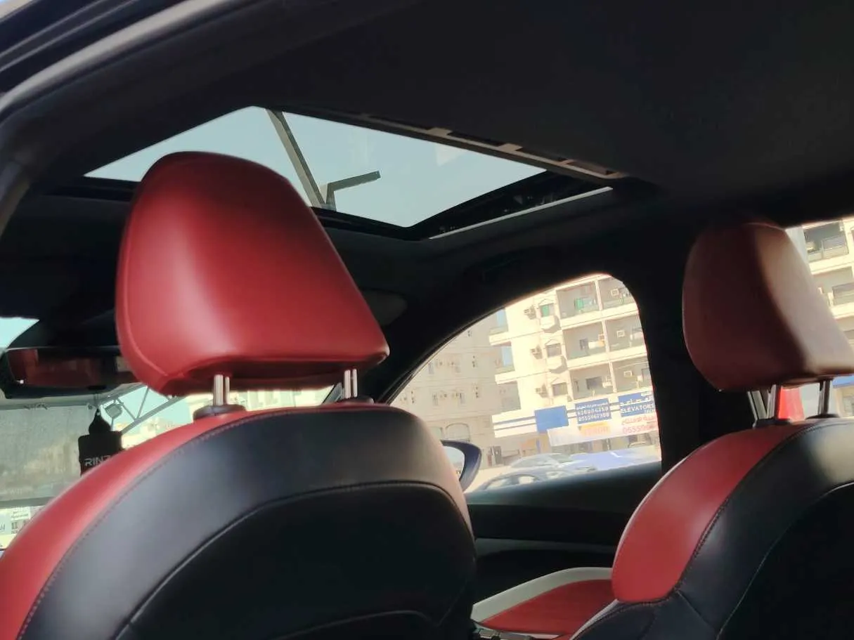 Car image 17