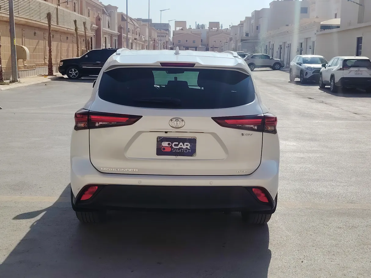 Car image 6