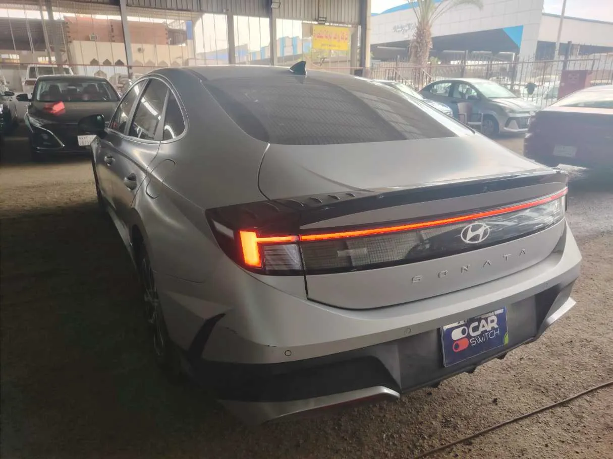 Car image 7