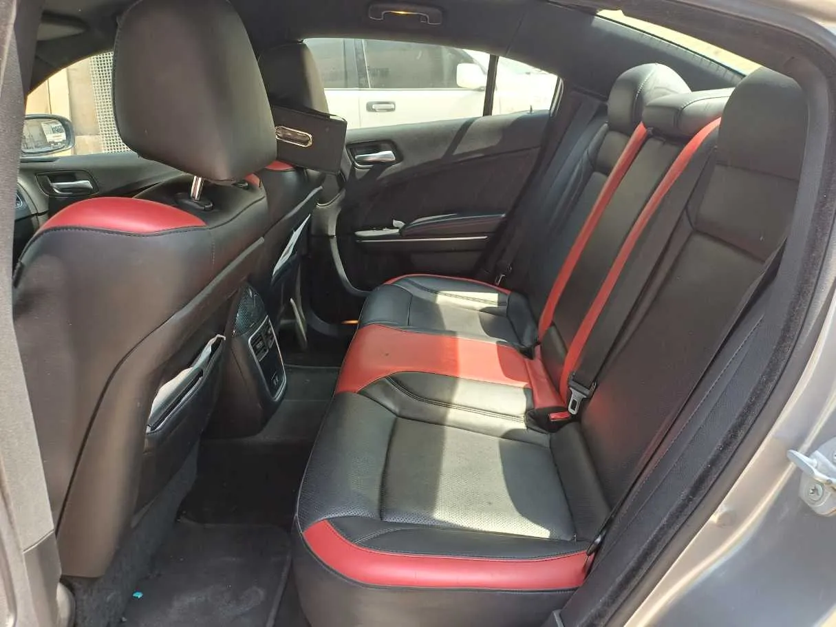 Car image 13