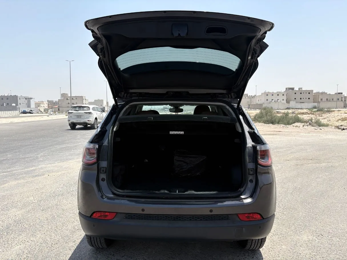 Car image 25