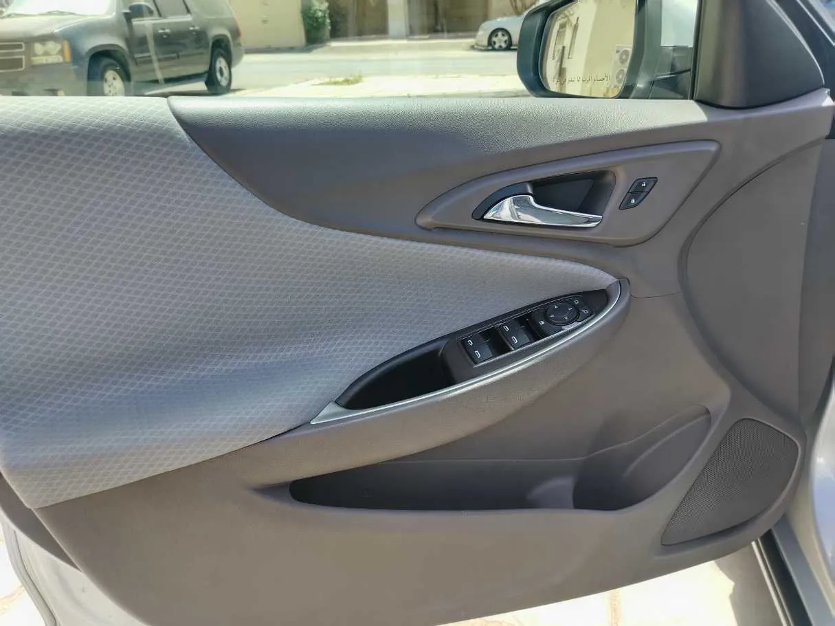 Car image 37