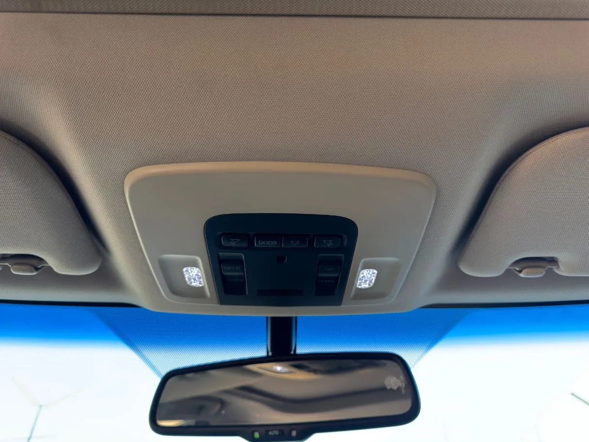 Car image 24