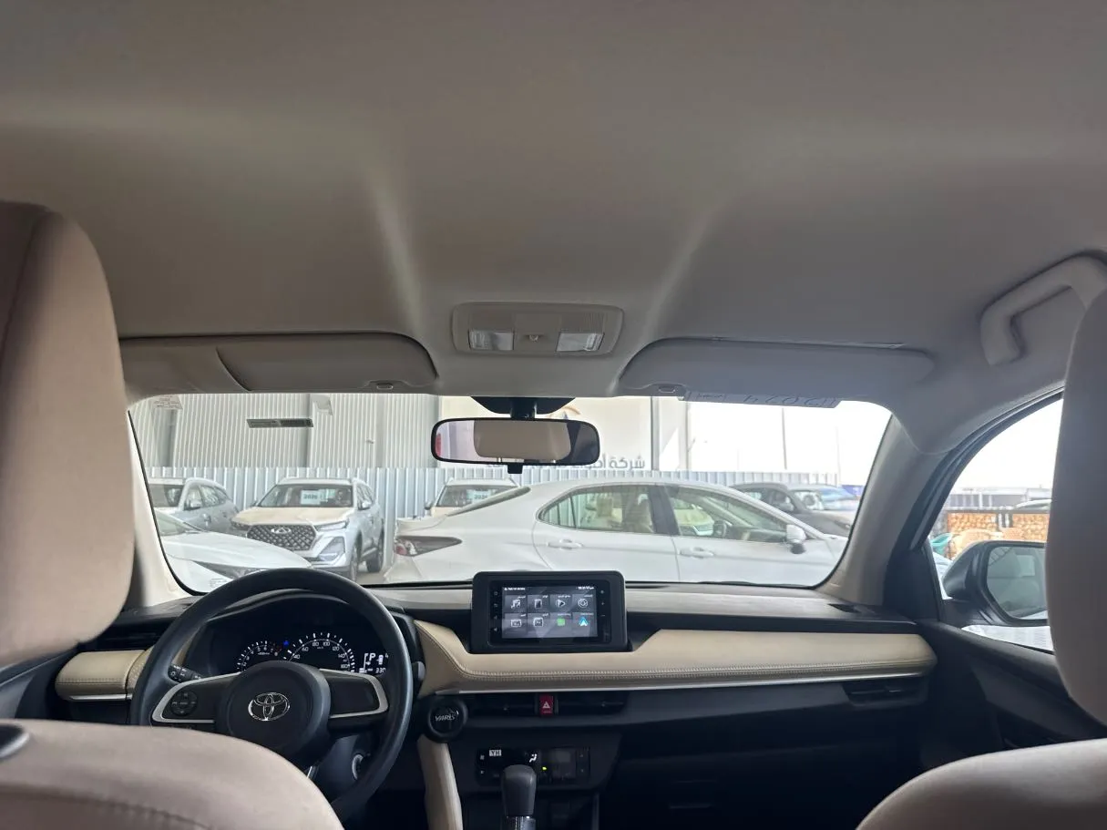 Car image 16