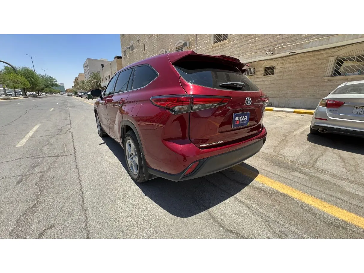 Car image 7