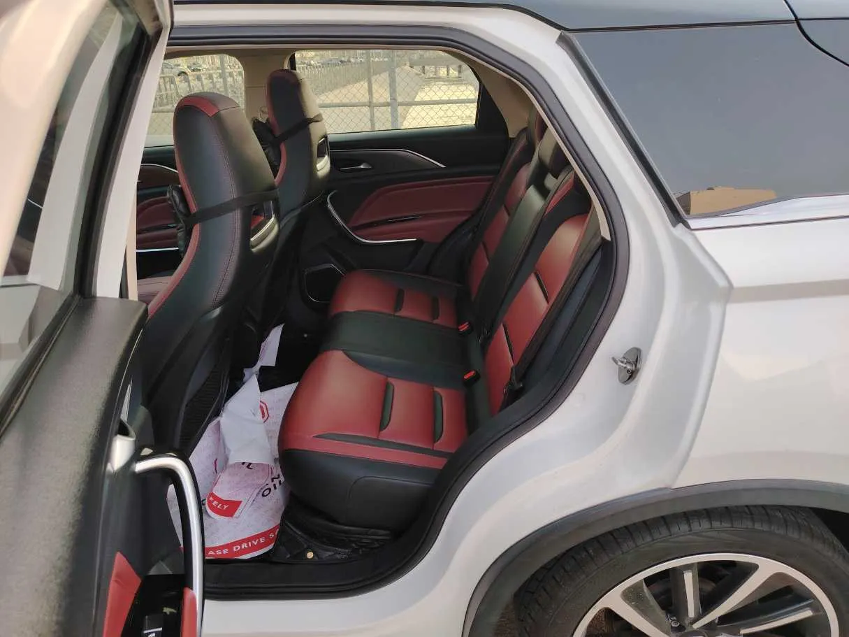 Car image 15