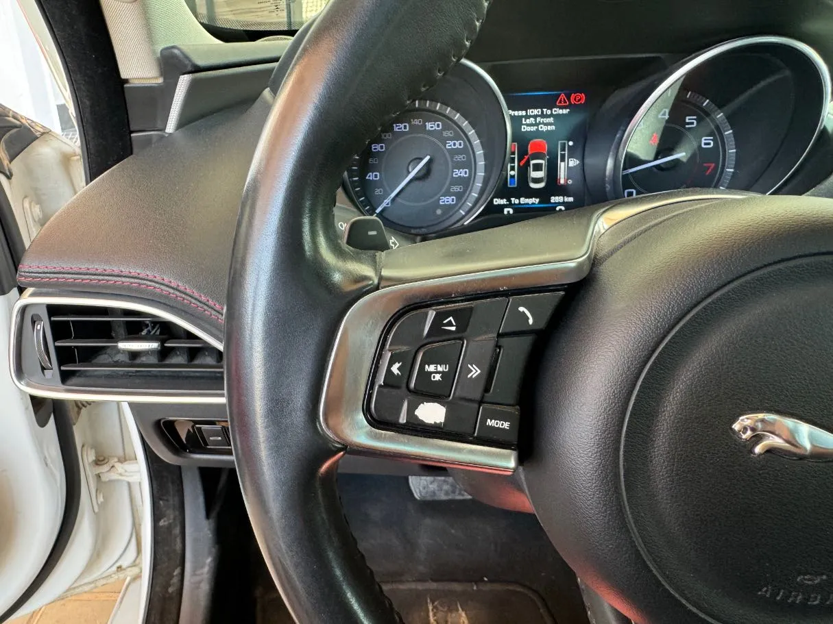 Car image 23