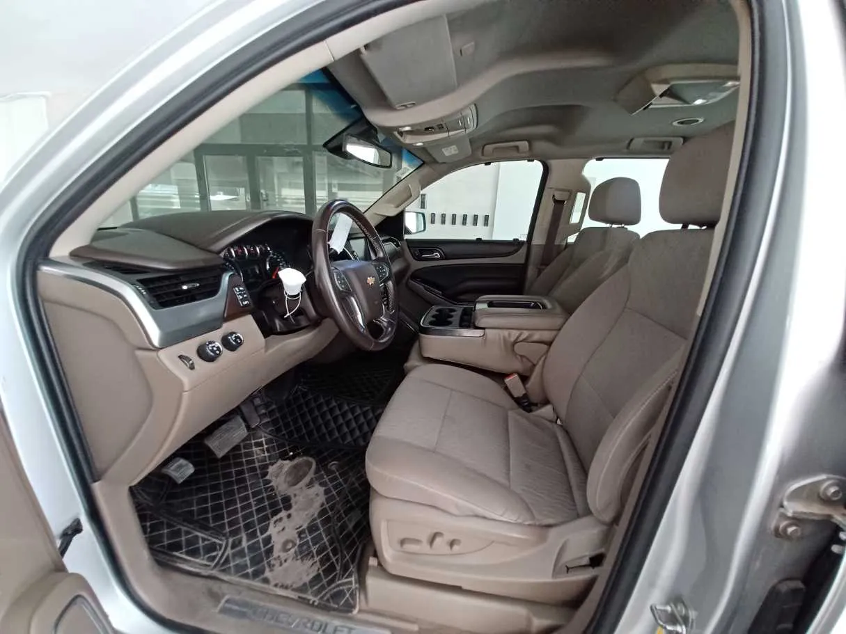 Car image 10